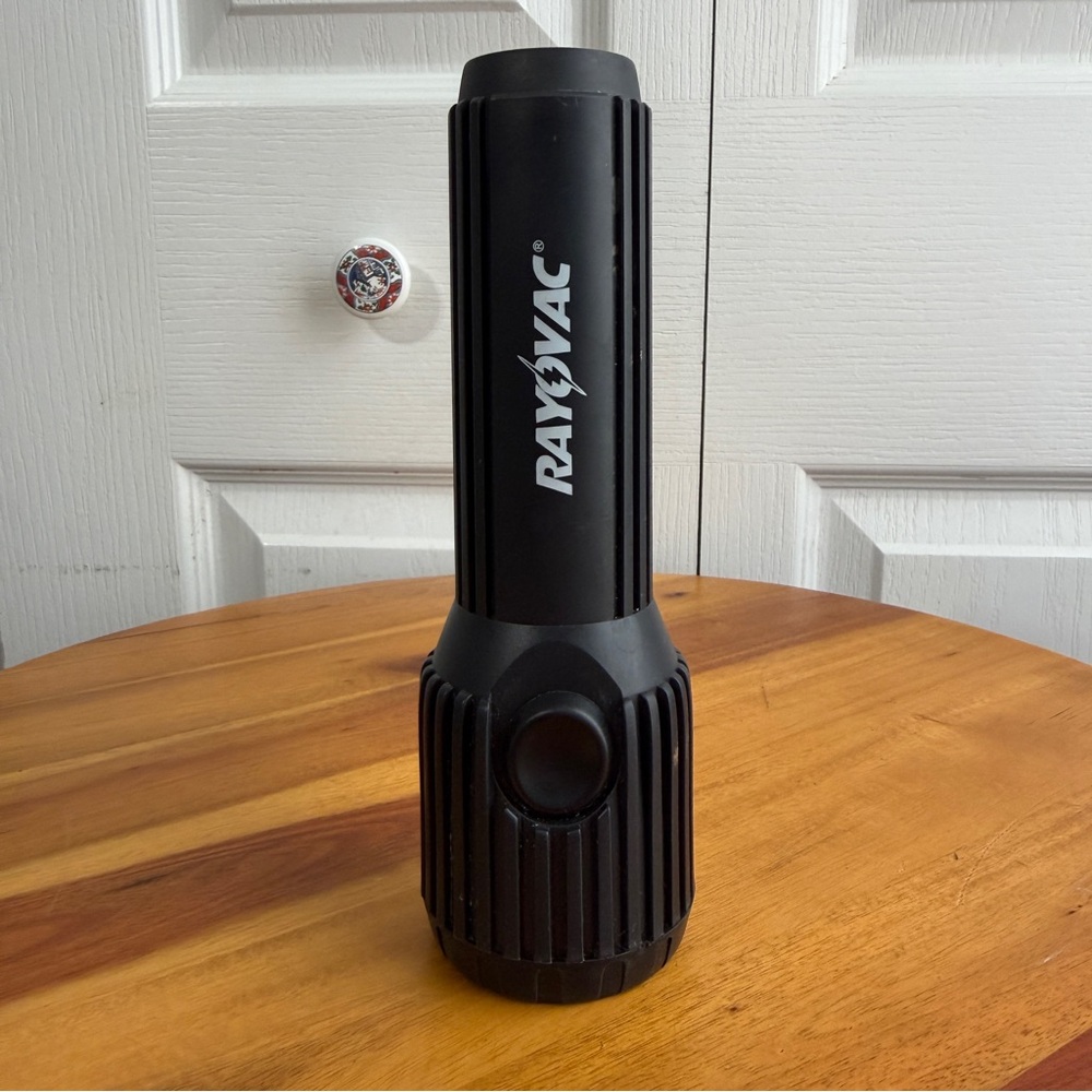 Rayovac 7 inch black battery operated flashlight